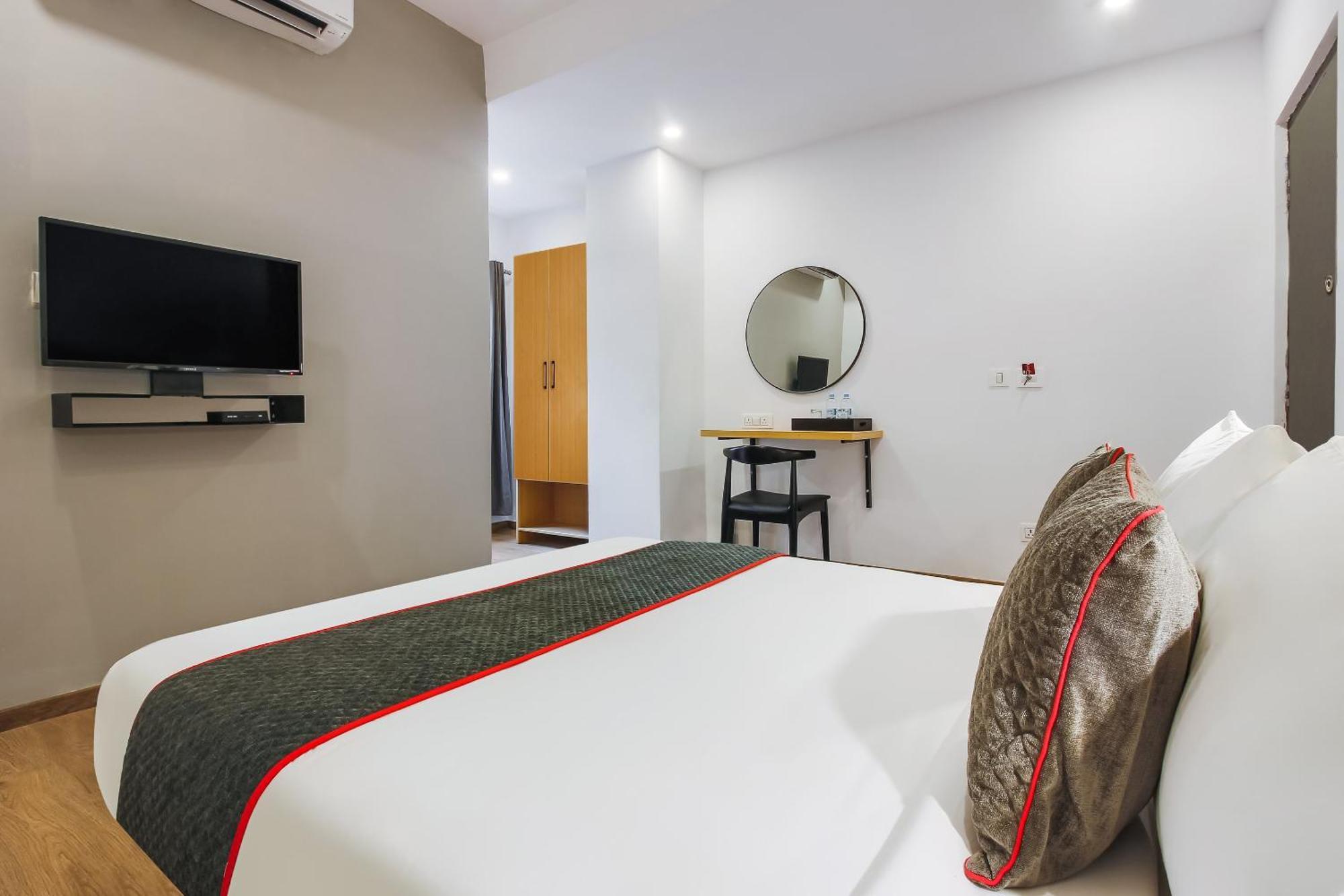 Super Townhouse The Cinco Hotel Near Esi Hospital Haidarábád Kültér fotó