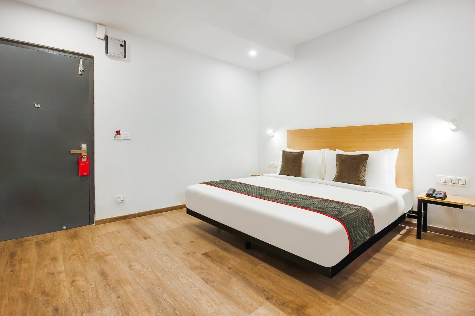 Super Townhouse The Cinco Hotel Near Esi Hospital Haidarábád Kültér fotó